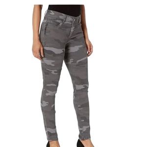 Democracy Camo Jeans With ‘AB’ technology Fits well has stretches nicely  for…